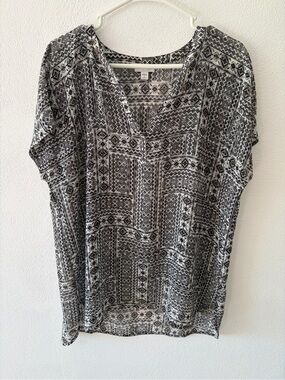 J. Jill Black & White Patterned Split V-Neck Blouse